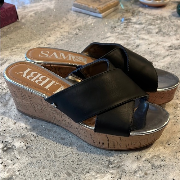 Sam & Libby NWOT Sam Edelman Black Black Wedges Size 7 - Picture 1 of 7